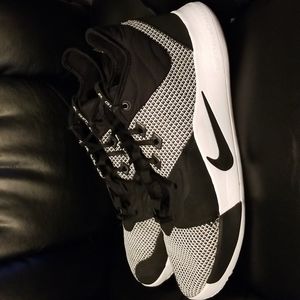 PG 3 oreo/cookies and creme size 13 Paul George